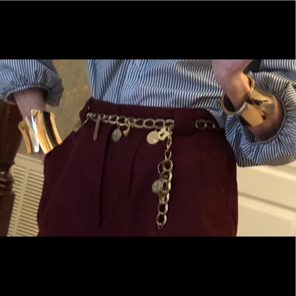 Newman Marcus 2 asymmetric Gold hinged 4” cuff bracelets. - Picture 2 of 16